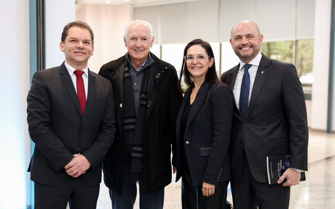 Marcos Domakoski prestigia cerimônia de posse de Antônio César Bochenek na Academia Paranaense de Letras Jurídicas