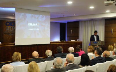 “É hora de plantar cérebros”, afirma Guto Silva em palestra na solenidade de aniversário do Pró-Paraná