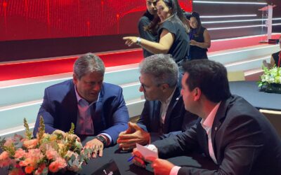 A convite do governador Ratinho Jr., Marcos Domakoski integra comitiva paranaense em evento do Santander