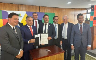 Presidente do Pró-Paraná integra comitiva paranaense na assinatura dos contratos dos lotes 1 e 2 das estradas