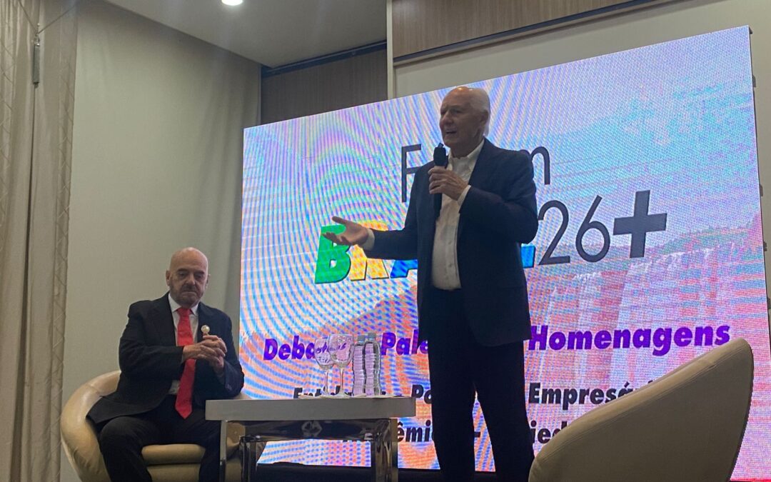 Presidente do Pró-Paraná é homenageado durante o Fórum Brasil26+, em Foz do Iguaçu