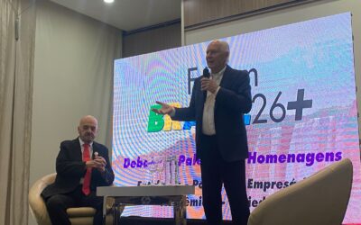 Presidente do Pró-Paraná é homenageado durante o Fórum Brasil26+, em Foz do Iguaçu